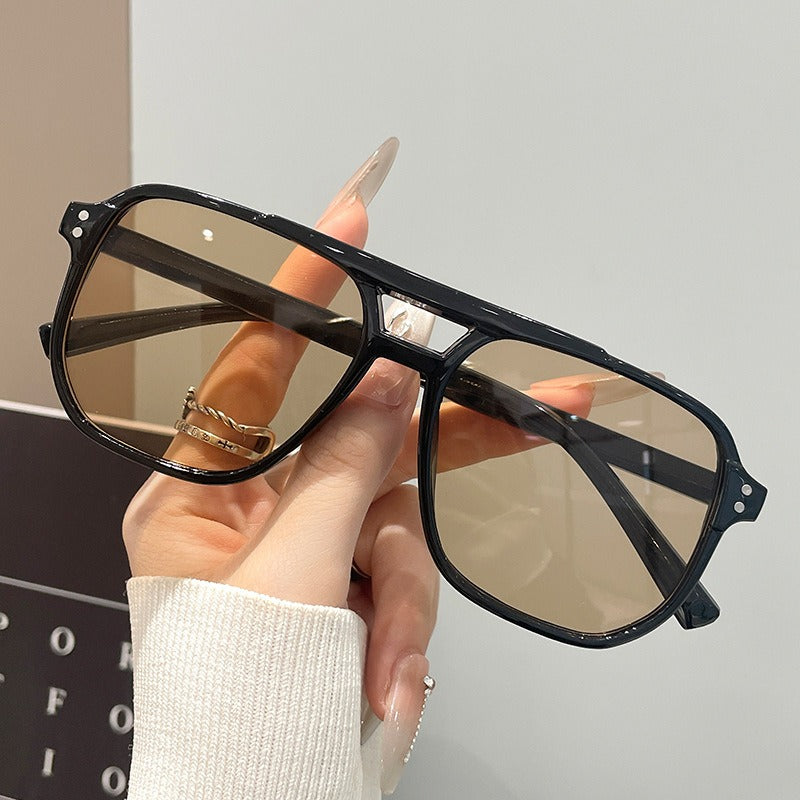 Sienna | Sunglasses with a tortoiseshell pattern and gradient lenses