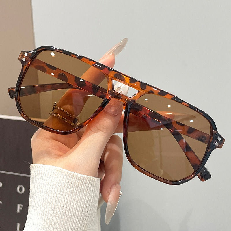 Sienna | Sunglasses with a tortoiseshell pattern and gradient lenses