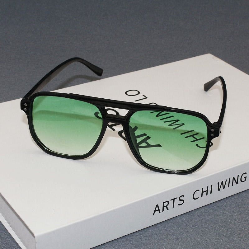 Sienna | Sunglasses with a tortoiseshell pattern and gradient lenses