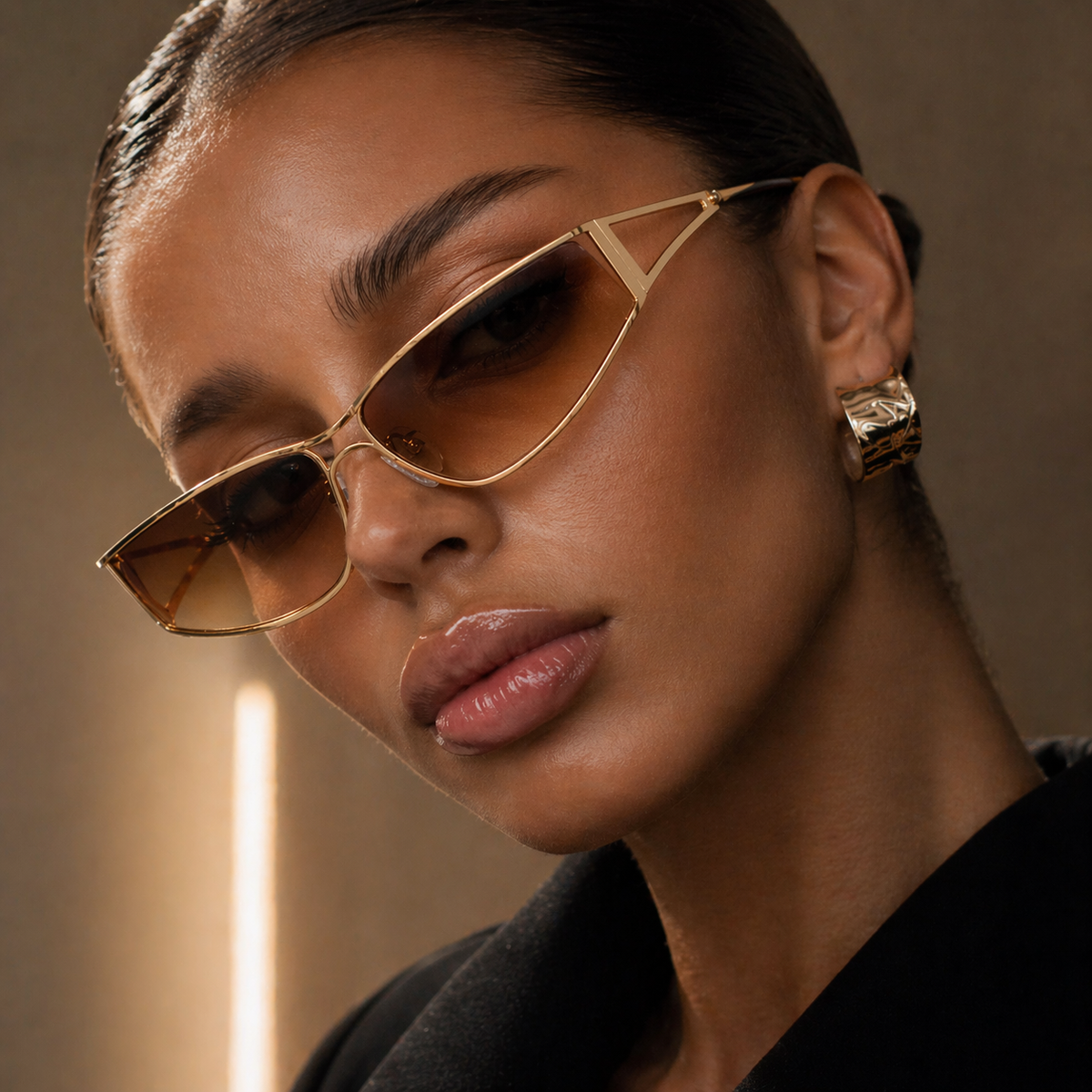 Elena | Elegant sunglasses with gold-coloured frames