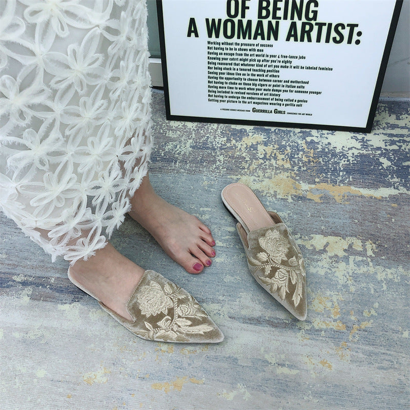Wren | Embroidered Floral Pointed Mules