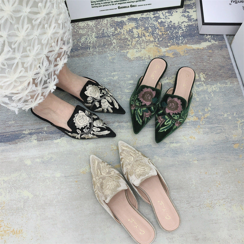 Wren | Embroidered Floral Pointed Mules