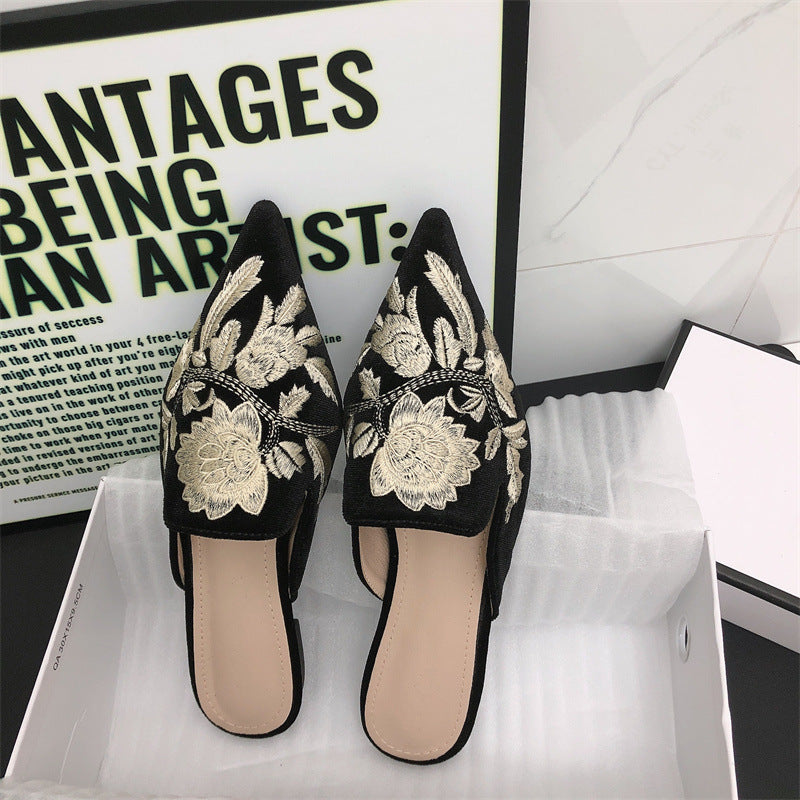 Wren | Embroidered Floral Pointed Mules